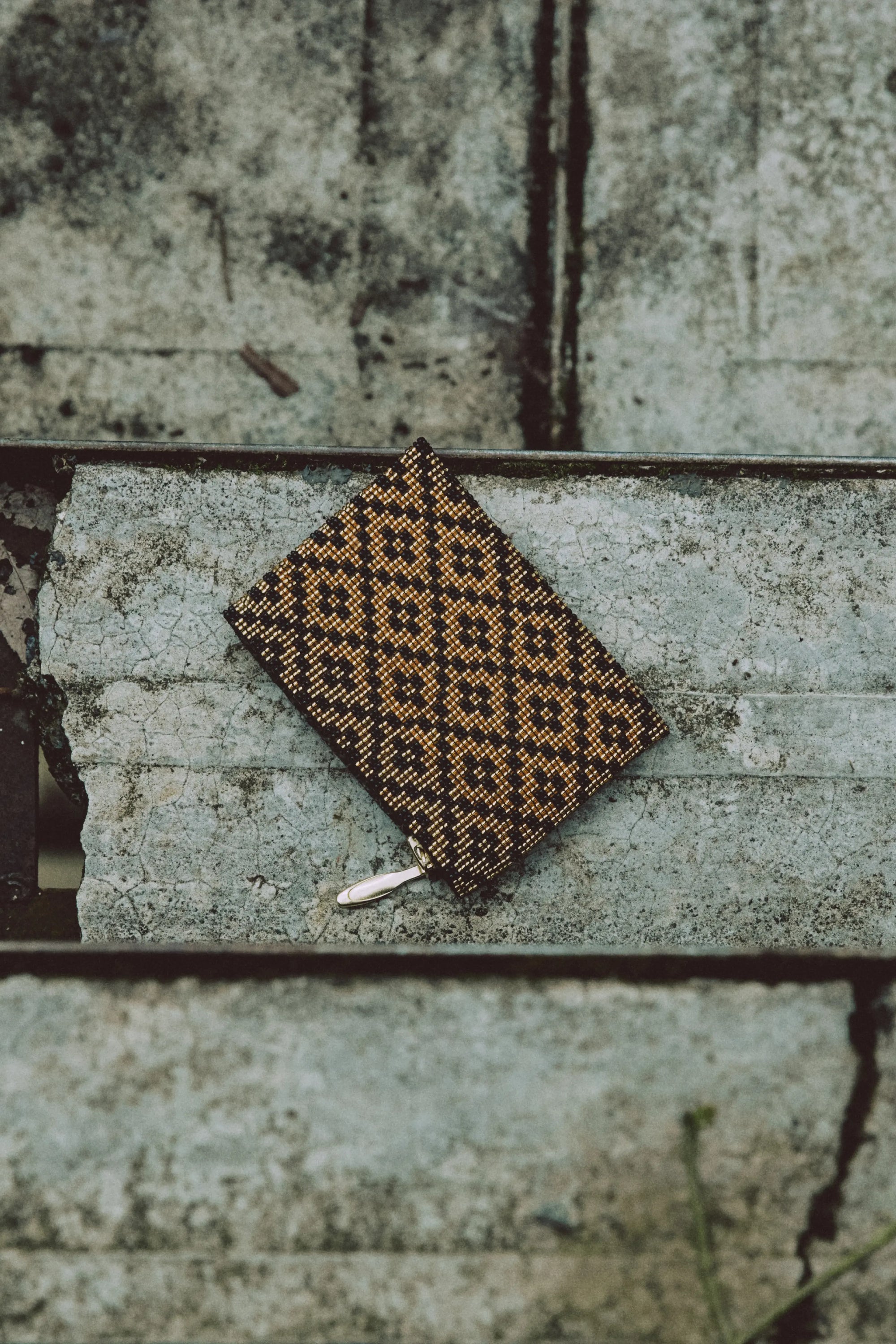 NIXI BONI WALLET Black & Gold